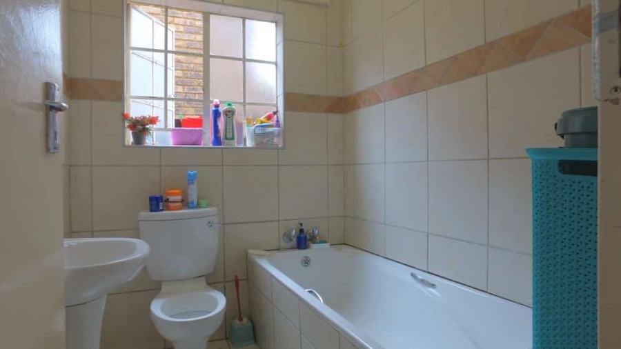 2 Bedroom Property for Sale in Rustenburg Central North West